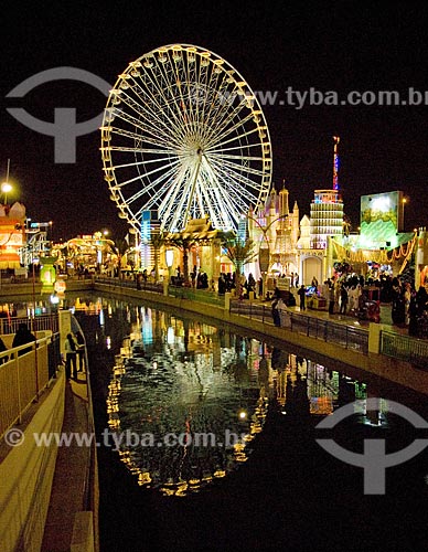  Subject: International Market in Dubai called Gobal Village. There is an artificial lake and a ferris wheel in the event  / Place:  Dubai - United Arab Emirates  / Date: Janeiro 2009 