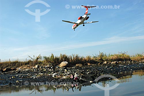  Subject: Pollution in the Guanabara Bay during the low tide  / Place:  Rio de Janeiro city - Rio de Janeiro state - Brazil  / Date: 05/2007 