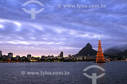  Subject: Christimas tree of the Lagoa Rodrigo de Freitas  / Place:  Rio de Janeiro city - Rio de Janeiro state - Brazil  / Date: 12/2008 