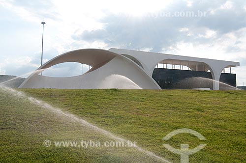  Cidade Administrativa Presidente Tancredo Neves - Presidente Juscelino Kubitschek auditorium in the foreground and Tiradentes Palace in the background - architectural project signed by Oscar Niemeyer   - Belo Horizonte city - Brazil