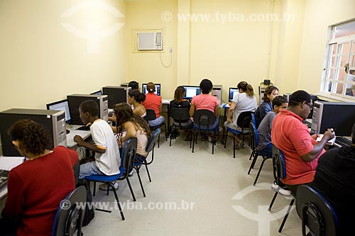  Subject: Information Tecnology course (Faetec) in Complexo do Alemao slum  / Place:  Rio de Janeiro city - Rio de Janeiro state - Brazil  / Date: 20/05/2010 
