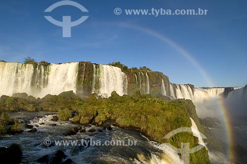  Subject: Iguaçu falls with rainbow in Iguaçu National Park - the park was declared Natural Heritage of Humanity by UNESCO  / Place: Foz do Iguaçu - Parana state - Brazil  / Date: 06/06/2009 