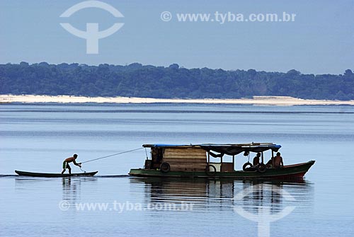  Subject: Fishermen on a boat in Negro River  / Place:  Amazonas state - Brazil  / Date: 23/10/2007 