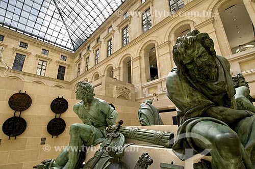  Subject: Sculpture inside Louvre Museum / Place: Paris - France / Date: 09/2009 