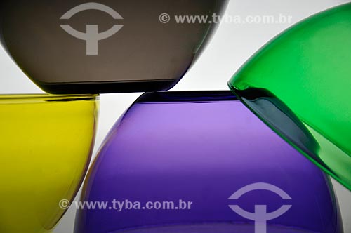  Subject: Colored bowls / Place: Studio / Date: 04/2010 