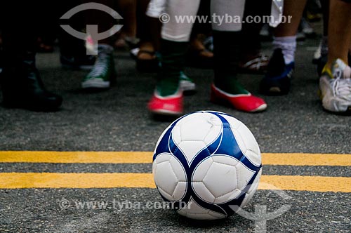  Subject: Ball detail during a soccer game between drag queens, promoted by a GLSBT nightclub / Place: Sao Paulo city - Sao Paulo state - Brazil / Date: 03/2010 