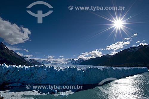  Subject: Ice pieces on the water called Perito Moreno Glacier in Los Glaciares National Park - the park was declared a World Heritage Site by UNESCO in 1981  / Place:   Patagonia - Argentina  / Date: 19/02/2010 