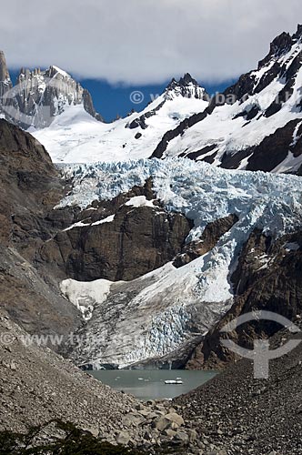  Subject: Lake in the snowy mountain of the Los Glaciares National Park  / Place:  El Chalten - Patagonia - Argentina  / Date: 02/2010 