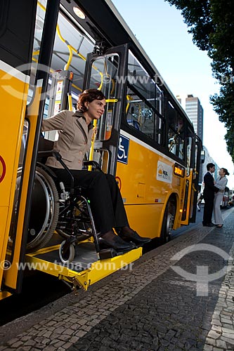  Subject: Lift-equipped bus for wheelchairs users, with exclusive space inside the vehicle  / Place:  Rio de Janeiro city - Rio de Janeiro state - Brazil  / Date: 04/06/2010 