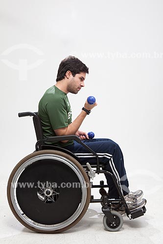  Subject: Man doing physical exercise in a wheelchair  / Place:  Rio de Janeiro city - Rio de Janeiro state - Brazil  / Date: 08/06/2010 