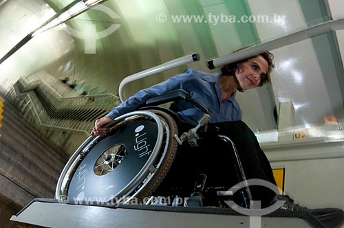  Subject: Mechanical lift facilitates the mobility of people with special needs at Arcoverde metro station  / Place:  Rio de Janeiro city - Rio de Janeiro state - Brazil  / Date: 08/06/2010 