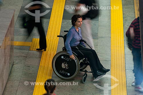 Subject: Person with disability waits while other passengers are getting off  the train at Arcoverde metro station  / Place:  Rio de Janeiro city - Rio de Janeiro state - Brazil  / Date: 08//06/2010 