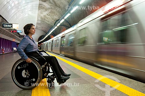 Subject: Person with disability waits the train at Arcoverde metro station  / Place:  Rio de Janeiro city - Rio de Janeiro state - Brazil  / Date: 08//06/2010 