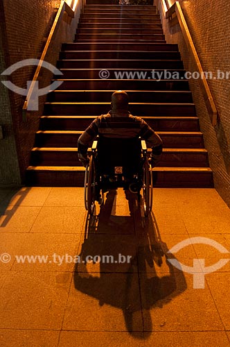  Subject: Stairs without mechanical lift impedes the mobility of people with special needs  / Place:  Rio de Janeiro city - Rio de Janeiro state - Brazil  / Date: 08//06/2010 