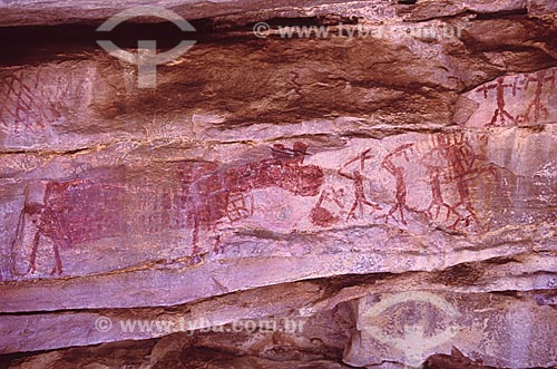  Subject: Rock painting in an archaeological site  / Place:  Region of Central - Bahia state - Brazil  / Date: 1995 