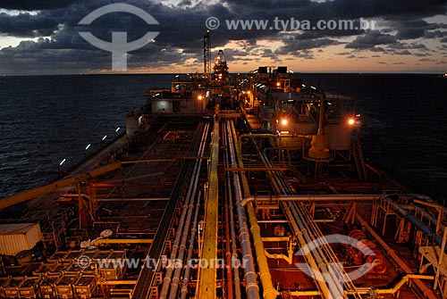  Subject: FPSO Fluminense oil platform belonging to Shell company at sunrise  / Place:  Bacia de Campos - Rio de Janeiro state - Brazil  / Date: 06/2010  
