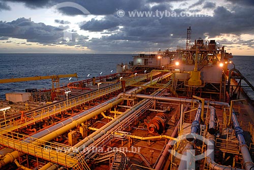  Subject: FPSO Fluminense oil platform belonging to Shell company  / Place:  Bacia de Campos - Rio de Janeiro state - Brazil  / Date: 06/2010  
