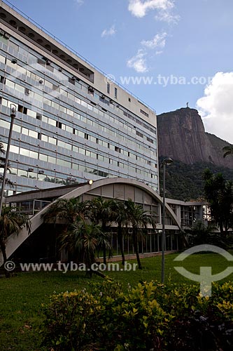  Subject: Facade of the Lagoa Hospital, architectural design by Oscar Niemeyer and landscaping by Burle Marx  / Place:  Lagoa neighborhood - Rio de Janeiro city - Rio de Janeiro state - Brazil  / Date: 08/2010 