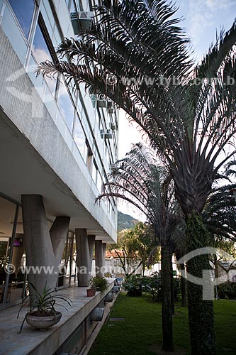  Subject: Facade of the Lagoa Hospital, architectural design by Oscar Niemeyer and landscaping by Burle Marx  / Place:  Lagoa neighborhood - Rio de Janeiro city - Rio de Janeiro state - Brazil  / Date: 08/2010 