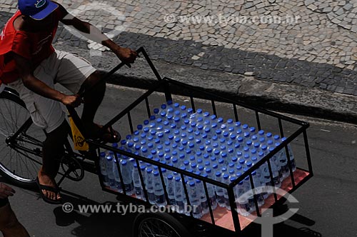 Subject: Mineral water deliverer guy in the carioca summer  / Place:  Copacabana - Rio de Janeiro city - Rio de Janeiro state - Brazil  / Date: 01/2009 