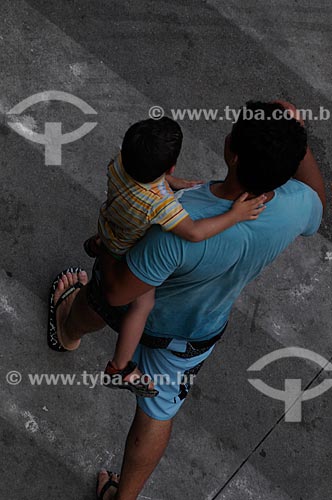  Subject: Father and son walking the street during the summer  / Place:  Copacabana - Rio de Janeiro city - Rio de Janeiro state - Brazil  / Date: 01/2009 