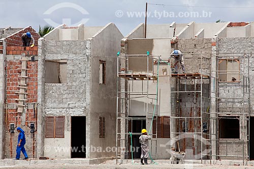  Subject: Civil engineering - Workers building a new housing complex on the Ilha de Deus (Deus Island)  / Place:  Recife city - Pernambuco state - Brazil  / Date: 10/2010 