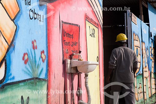 Subject: Civil engineering - Graffiti in the construction site - Ilha de Deus (Deus Island)  / Place:  Recife city - Pernambuco state - Brazil  / Date: 14/10/2010 