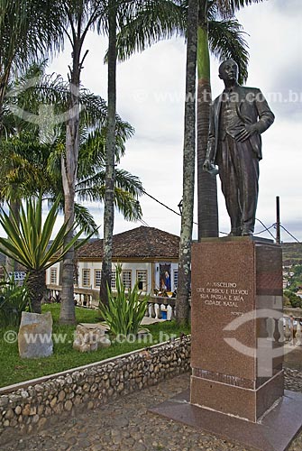  Subject: Statue of the ex-brazilian president Juscelino Kubitschek, born in Diamantina  / Place:  Juscelino Kubitschek square - Diamantina city - Minas Gerais state - Brazil  / Date: 12/2009 