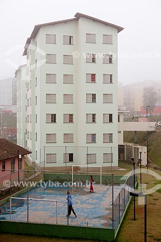  Subject: Children playing soccer - leisure in the Sao Bernardo do Campo S2 condominium  / Place:  Sao Paulo city - Sao Paulo state - Brazil  / Date: 10/2010 