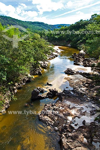  Subject: Tributary of the Jequitinhonha river in the former Royal Road between Serro and Diamantina cities  / Place:  Minas Gerais state - Brazil  / Date: 12/ 2009 