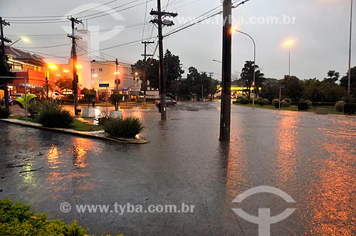  Subject: Drift in a flooded street of Alto de Pinheiros neighborhood during a summer rain  / Place:  Sao Paulo city - Sao Paulo state - Brazil  / Date: 07/02/2009 