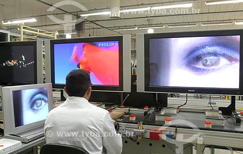  Subject: Television assembly line in the Philips factory  / Place:  Manaus city - Amazonas state - Brazil n / Date: 2006 