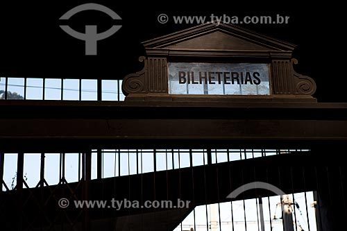 Subject: Inside of the Leopoldina train station  / Place:  Rio de Janeiro - RJ - Brasil  / Date: 11/2010 