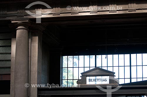  Subject: Inside of the Leopoldina train station  / Place:  Rio de Janeiro - RJ - Brasil  / Date: 11/2010 