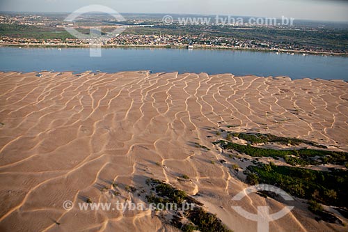  Subject: Sandbank in the Tocantins River during the dry season with the Maraba city in the background  / Place:  Para state - Brazil  / Date: 10/2010 