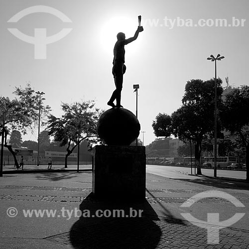  Subject: Statue of the Bellini main entrance of the Journalist Mario Filho Stadium - also known as Maracana / Place: Maracana neighborhood - Rio de Janeiro city - Rio de Janeiro state (RJ) - Brazil / Date: 06/2010 