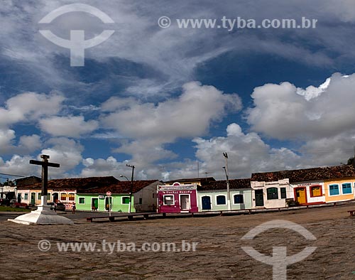 Subject: Houses and a cross in Marechal Deodoro city, founded in 1611 it was the first capitol of Alagoas state, is now a National Heritage Site  / Place:  Alagoas state - Brazil  / Date: 2011 