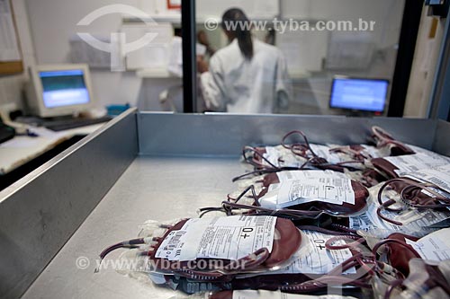  Subject: Blood bags in the refrigerator of the expedition sector of the HemoRio (blood therapy)  / Place:  Rio de Janeiro city - Brazil  / Date: 29/09/2010 
