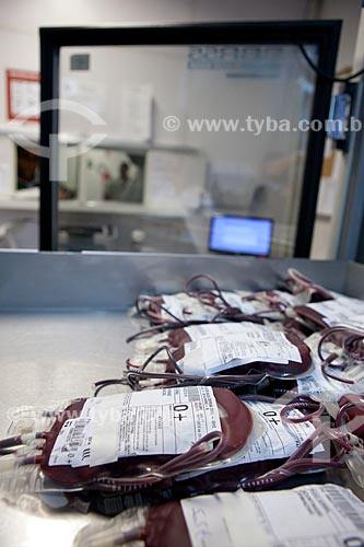  Subject: Blood bags in the refrigerator of the expedition sector of the HemoRio (blood therapy)  / Place:  Rio de Janeiro city - Brazil  / Date: 29/09/2010 