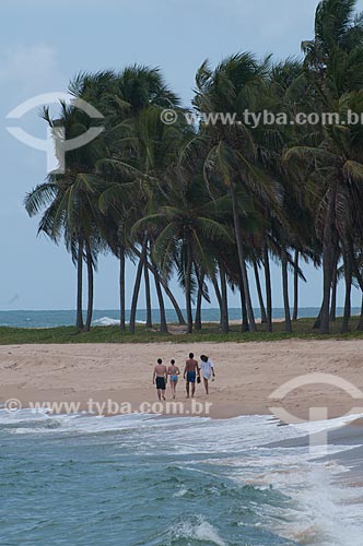  Subject: People walking by Gunga beach  / Place:  Alagoas state - Brazil  / Date: 2011 