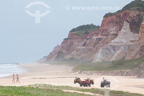  Subject: Tourism with cars and quads in the cliffs of Gunga Beach  / Place:  Alagoas state - Brazil  / Date: 2011 