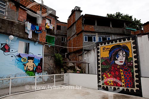  Subject: Michael Jackson space, a slab in the Santa Marta slum where it was filmed a clip of the singer - nowadays its used by the residents for leisure  / Place:  Rio de Janeiro city - Brazil  / Date: 2011 
