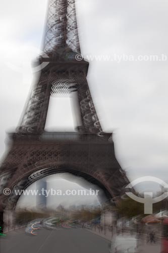  Subject: Eiffel Tower  / Place:  Paris - France  / Date: 11/2010 