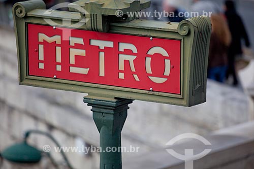  Subject: Metro station - entrance  / Place:  Paris - France  / Date: 11/2010 