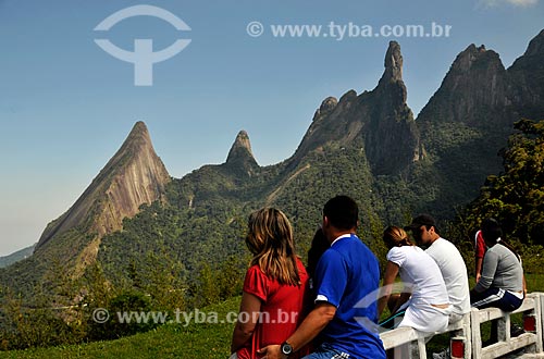  Subject: Tourists admiring the view of Dedo de Deus peak and the Orgaos Ridge - Atlantic Forest - Mountainous region of Rio de Janeiro  / Place:  Teresopolis - Rio de Janeiro state - Brazil  / Date: 08/2010 