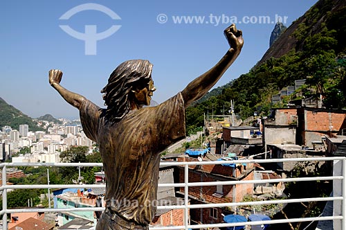  Subject: Michael Jackson space , a slab in the Santa Marta slum where it was filmed a clip of the singer - nowadays its used by the residents for leisure  / Place:  Rio de Janeiro city - Brazil  / Date: 2011  