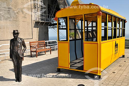  Subject: Tram to the Sugarloaf and the statue of its engineer: Augusto Ferreira Ramos  / Place:  Rio de Janeiro city - Brazil  / Date: 11/2009  