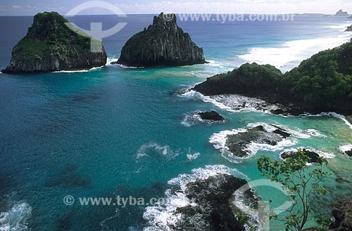  Subject: View of the Dois Irmaos Hill in Fernando de Noronha island - Porcos bay  / Place:  Pernambuco state - Brazil  / Date:   