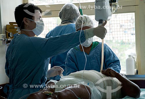  Subject:  Federal Hospital of Andarai - Center for treatment of burning injuries - Patient receives healing after balneotherapy / Place:  Andaraí - Rio de Janeiro city - Brazil  / Date: 10/2010 