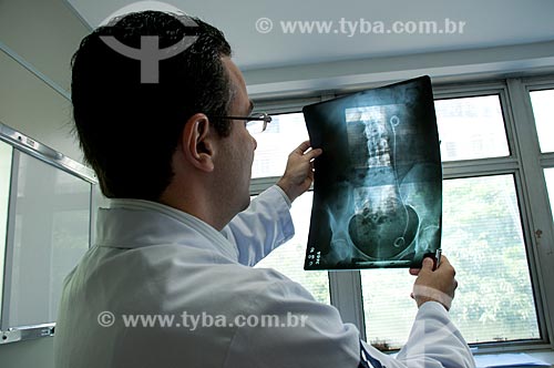  Subject: Federal Hospital of Ipanema -  Department of urology - Doctor examining a x-ray in the office of man health care. / Place: Federal Hospital of Ipanema - Ipanema - Rio de Janeiro city- Brazil / Date: 10/2010 